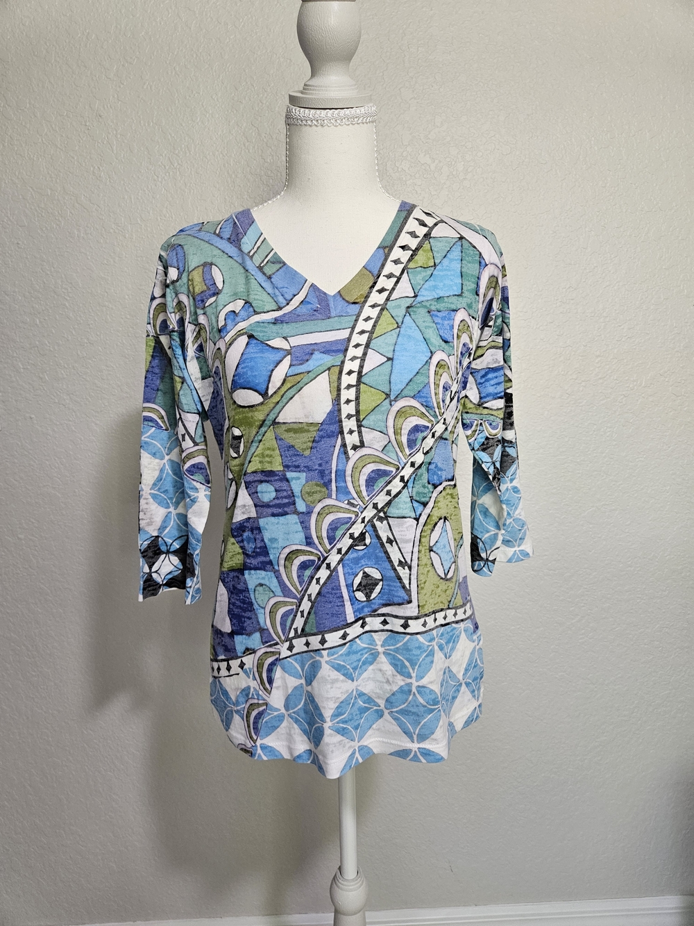 V-Neck Geometric Print Long Sleeve Top in Blue & Green